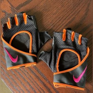 Nike Women’s Weightlifting Gloves
